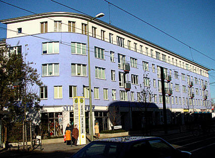 Wohn- und Gesch&auml;ftsh&auml;user Konrad-Wolf-Str. / Roedernstr., Ansicht Konrad-Wolf-Str.